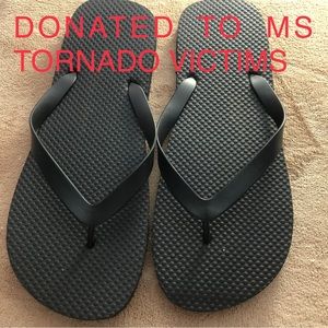 MEN’S FLIP FLOPS. SIZE 11